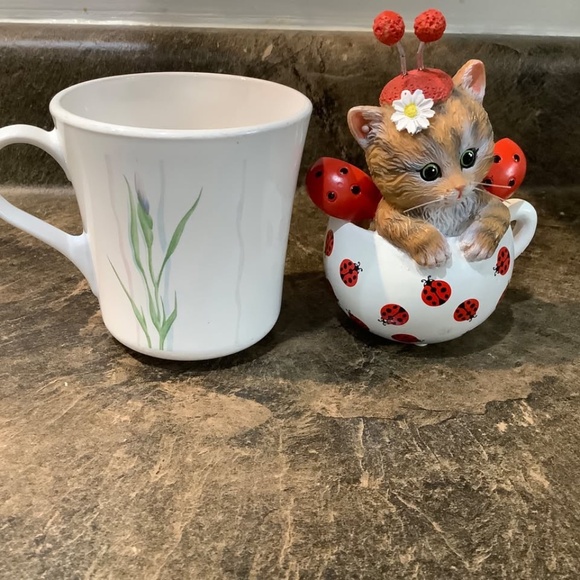 Collectors Ladybug Kitty Ornament. Sooo Sweet! - Picture 2 of 6
